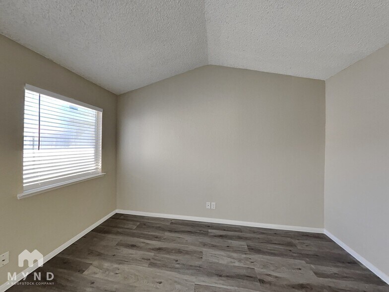 Building Photo - 5825 Goodsprings Ct