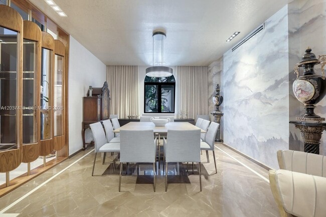 Building Photo - 176 S Hibiscus Dr