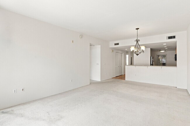 Building Photo - 520 Lunalilo Home Rd