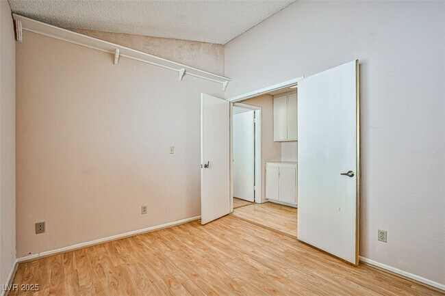 Building Photo - 6801 Midpark Cir