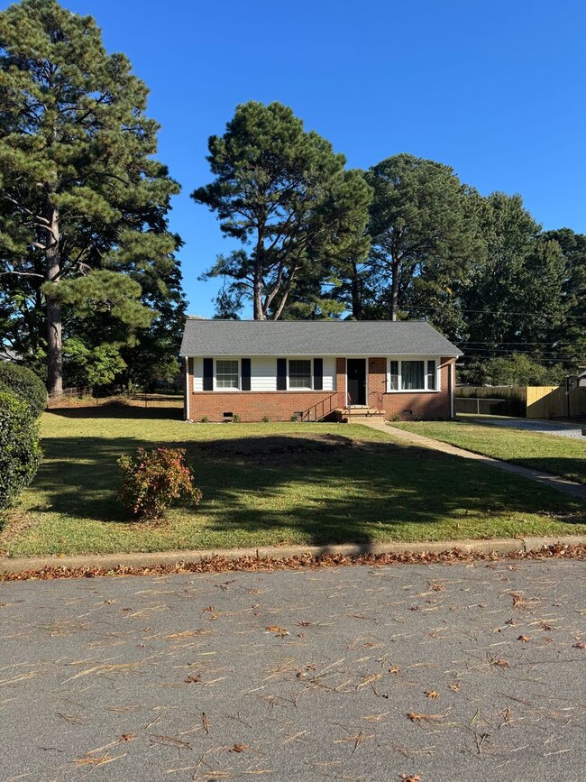 Building Photo - Charming 3 bedroom home in West End Manor ...