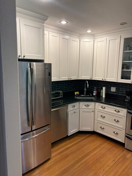 Building Photo - 4637 Pine St