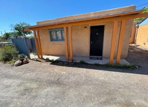 Building Photo - Unbelievable Old Town 1bd! Private compound casita!
