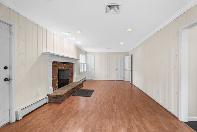 Building Photo - Updated Colonial Home in Westgage Neighbor...