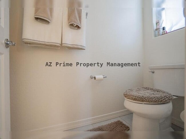 Building Photo - 3814 S 58th Dr