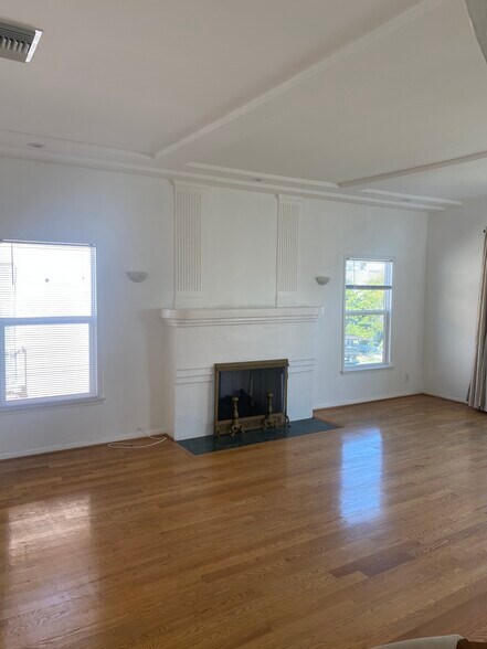 Living room - 841 S Shenandoah St