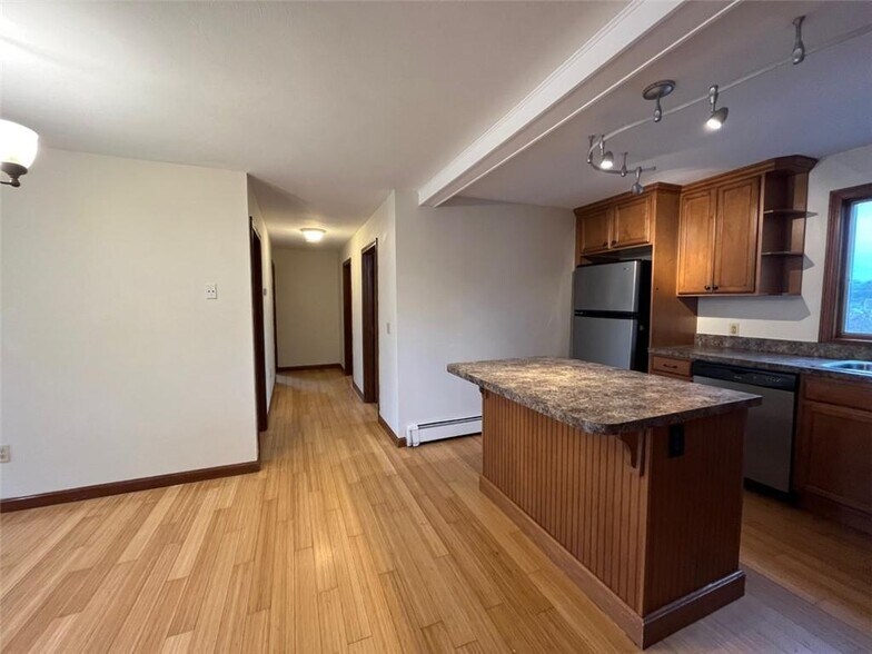 Building Photo - 3 Buttonwood St