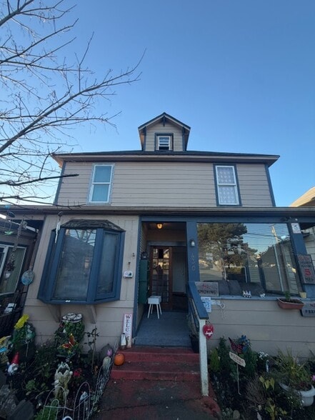 Building Photo - 430 S Holladay Dr