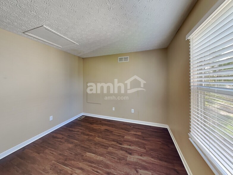 Building Photo - 6500 Morningside Dr