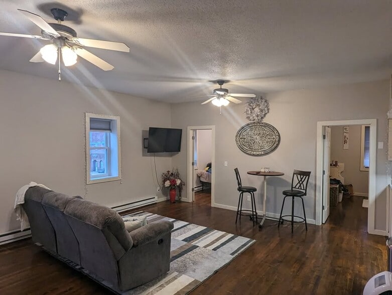 Building Photo - 105 S Main St