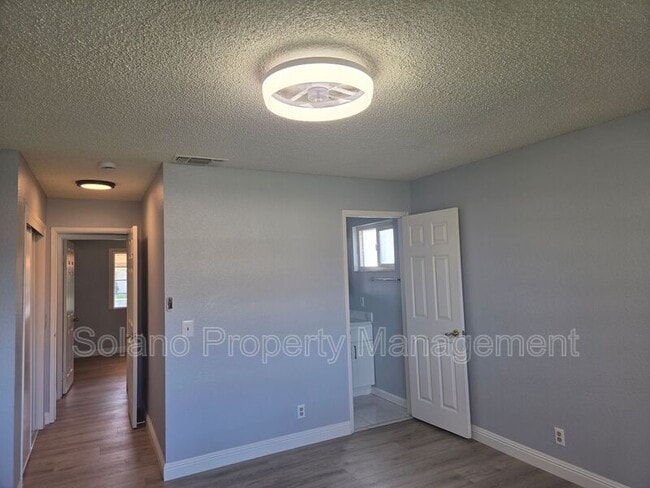 Building Photo - 512 Monterey Dr