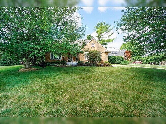 Building Photo - 6275 Hummingbird Dr