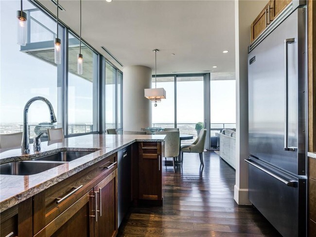 Building Photo - 1301 Throckmorton St