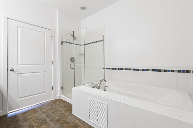Building Photo - 443 2nd St