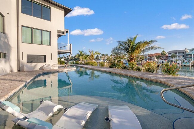 Building Photo - 12404 Capri Cir N