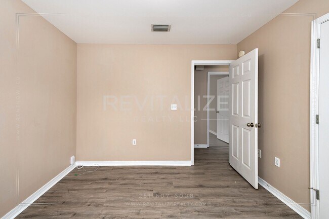 Building Photo - 1549 Majesty Loop