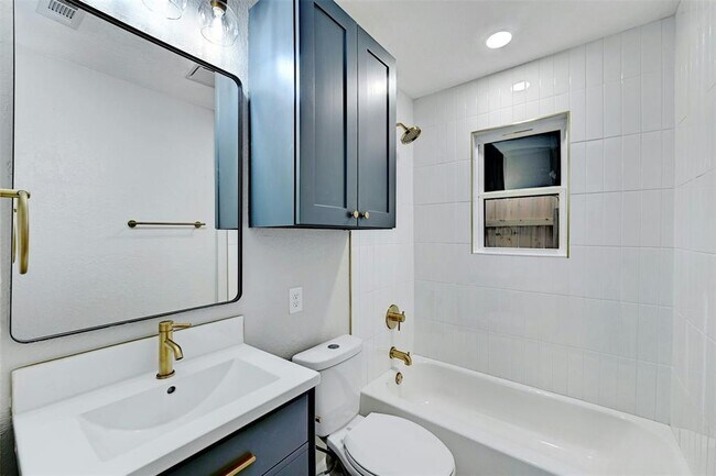 Building Photo - 9803 Aberdeen Way