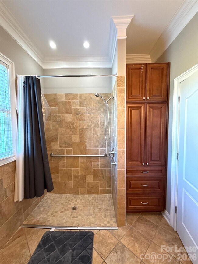 Building Photo - 13931 Thompson Rd