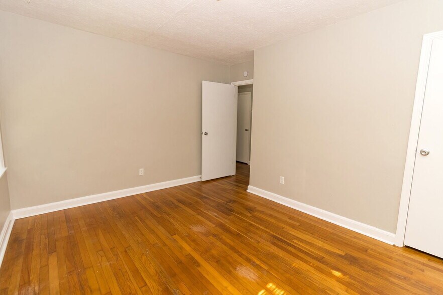 Building Photo - 26 Paulmar Dr