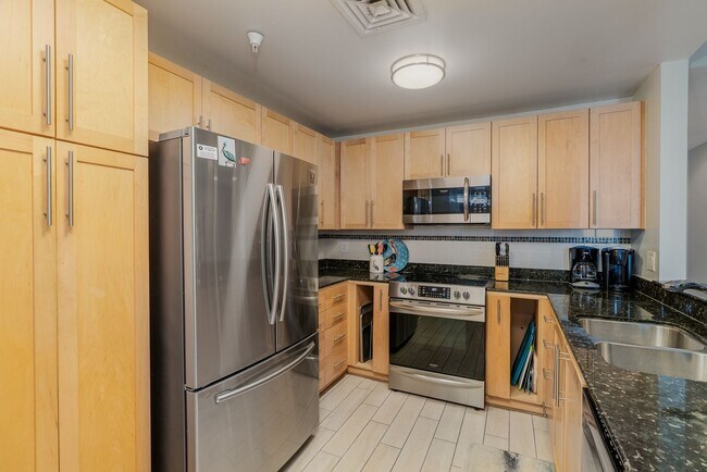 Building Photo - Sandbridge Off Season/Furnished 3 bed Read...