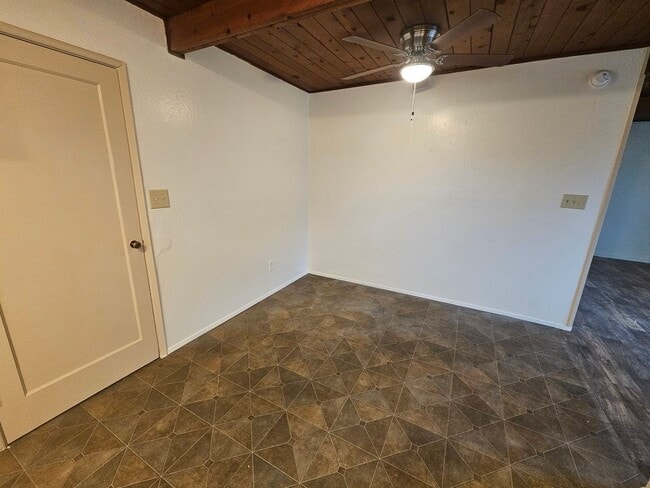 Building Photo - Spacious 4 Bedroom 2 Bath Home WITH BONUS ...