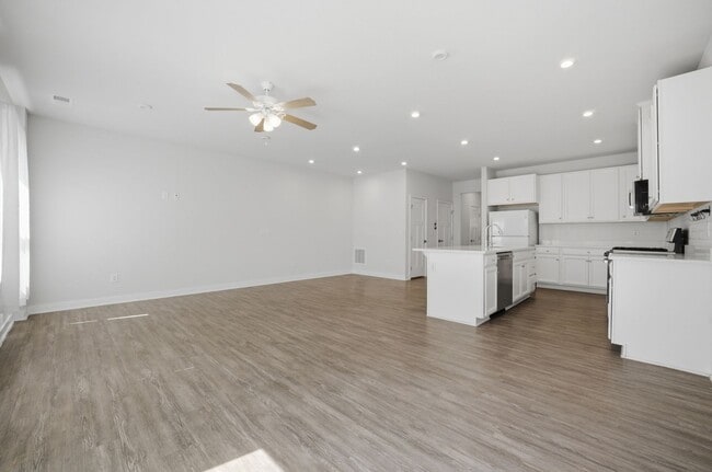 Building Photo - Chesapeake-Townhouse-Cardinal Meadows-3BR-2.5BA-1 Car Garage