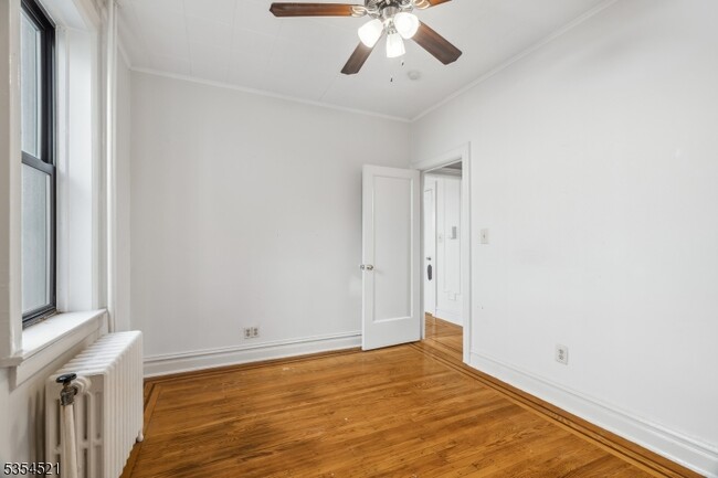 Building Photo - 463 Pavonia Ave