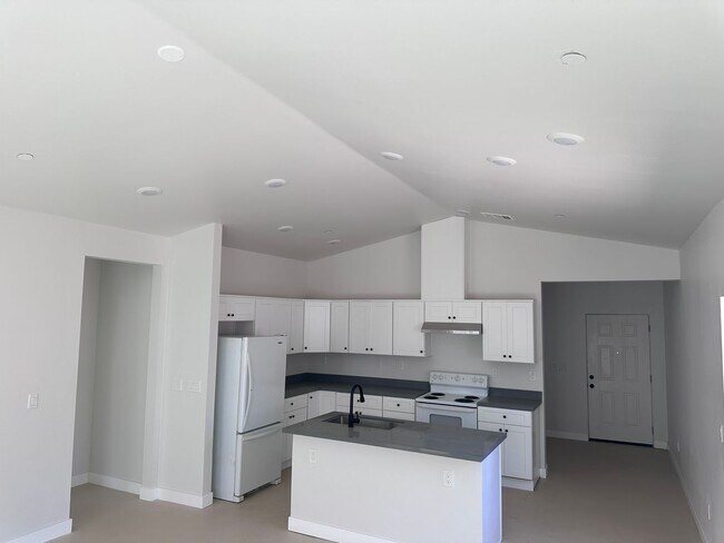 Building Photo - Brand new 3 bedroom house in quiet neighborhood (+FREE RENT!)