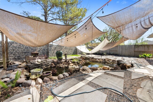 Building Photo - 23910 River Pl Dr