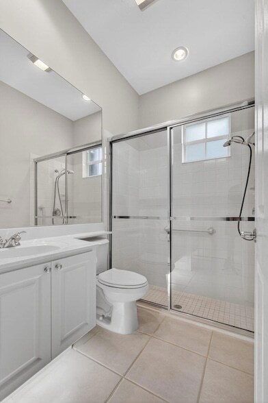 Building Photo - 121 Savona Dr