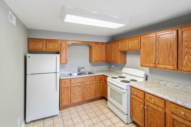 Building Photo - 621 Oneida St