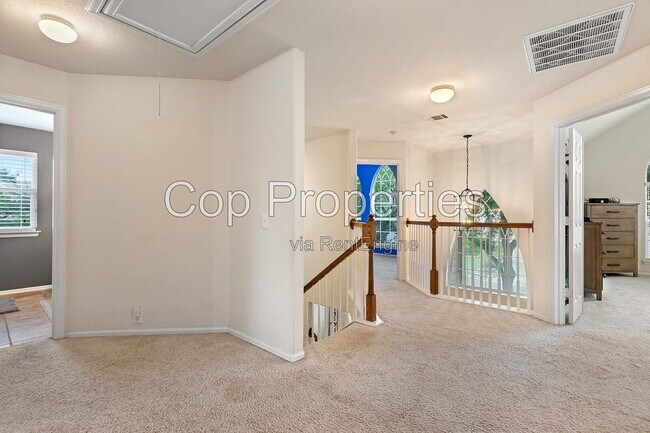 Building Photo - 1306 Alpine Pond