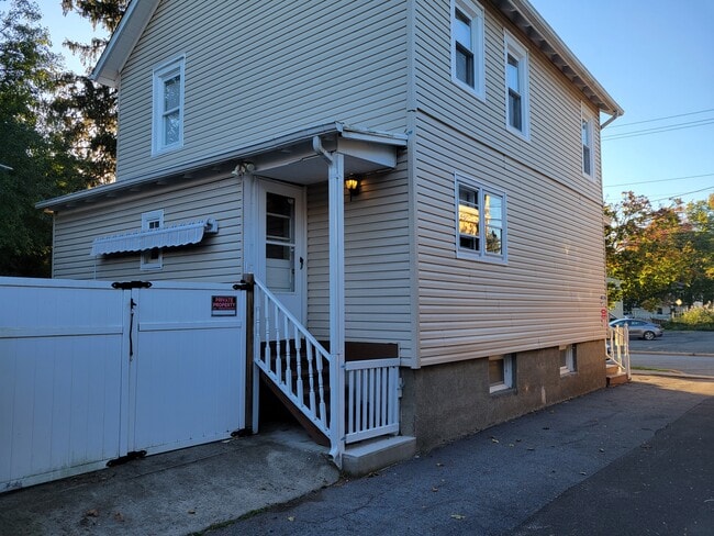 Building Photo - 32 St John St