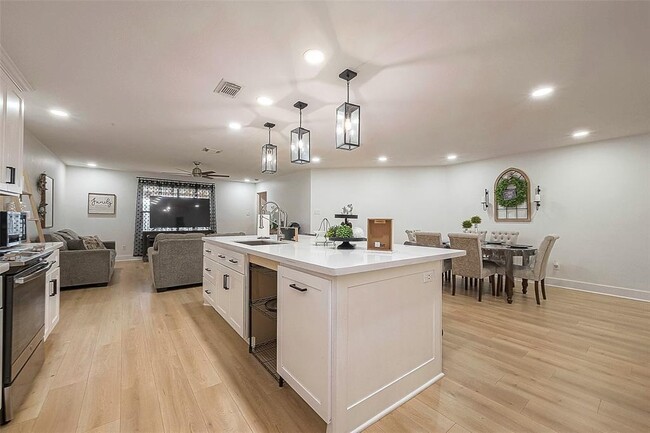 Building Photo - 6818 Garnet Trail Ln
