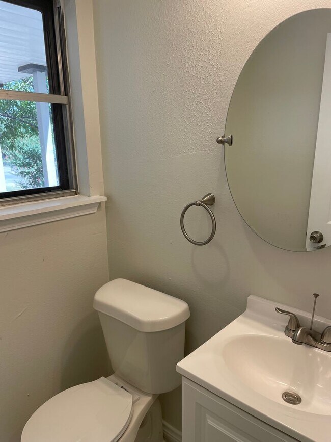 Building Photo - Application Received | Updated Single-Story 3 Bed, 2 Bath | Big Yard | Pet Restrictions