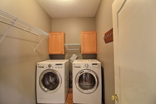 Building Photo - 1325 Rain Hollow Cir E