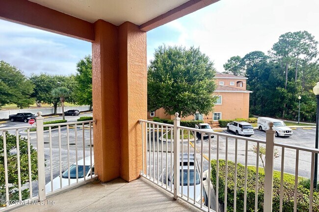 Building Photo - 610 Fairway Dr