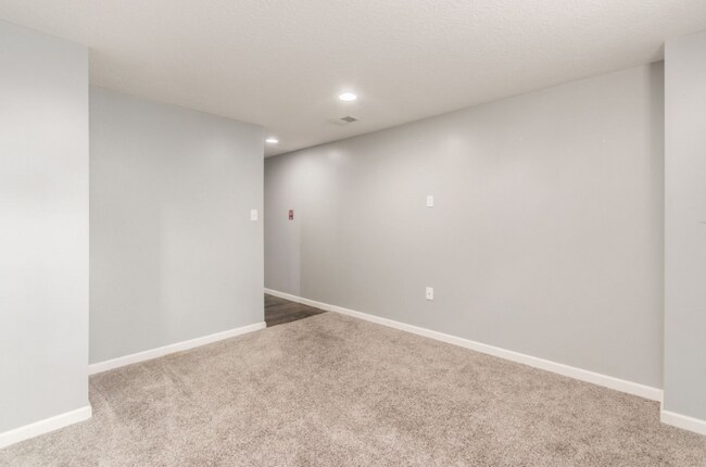 Building Photo - 8370 Payson Dr