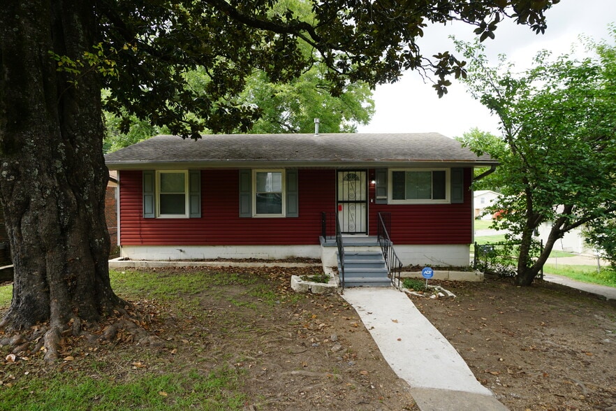 Building Photo - 112 13th Ave N