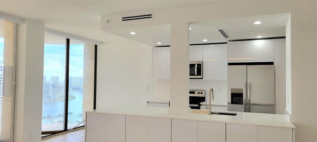 Building Photo - 19355 Turnberry Way