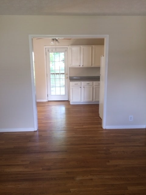 Building Photo - Sylvan Park!