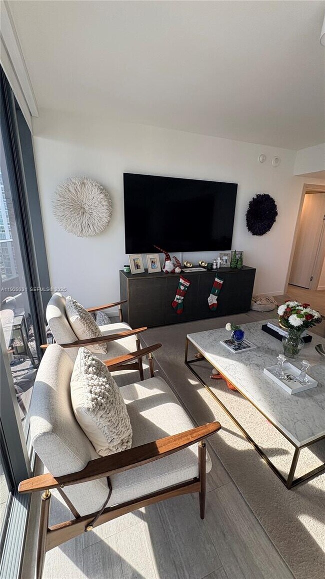 Building Photo - 1000 Brickell Plaza