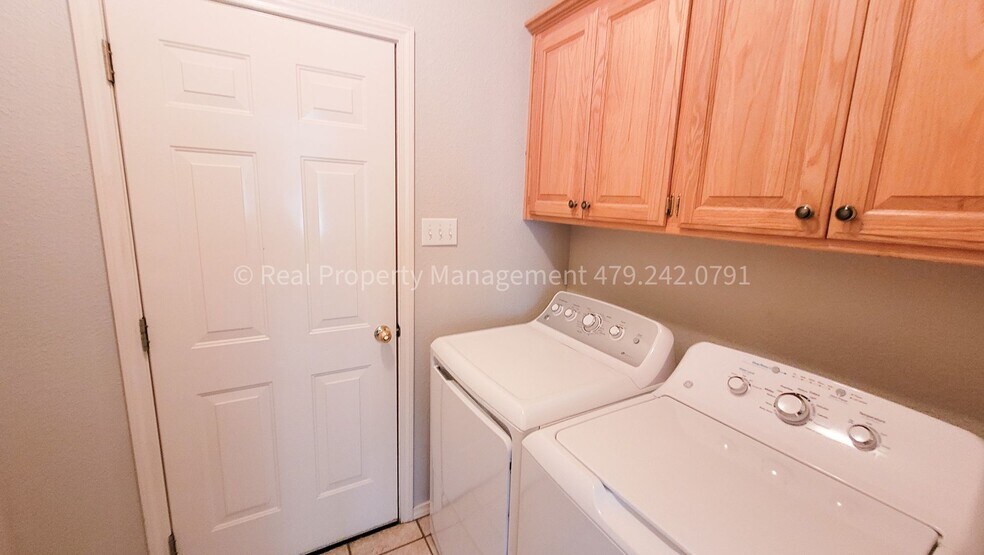 Building Photo - 7214 Red Pine Dr