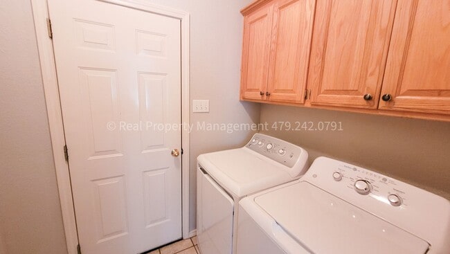 Building Photo - 7214 Red Pine Dr