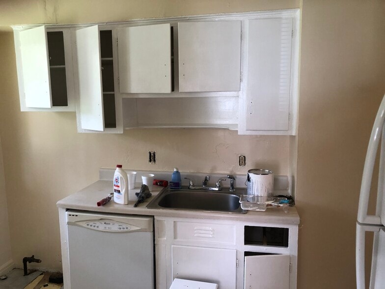 Under renovation - 2889 Bellwood Ave