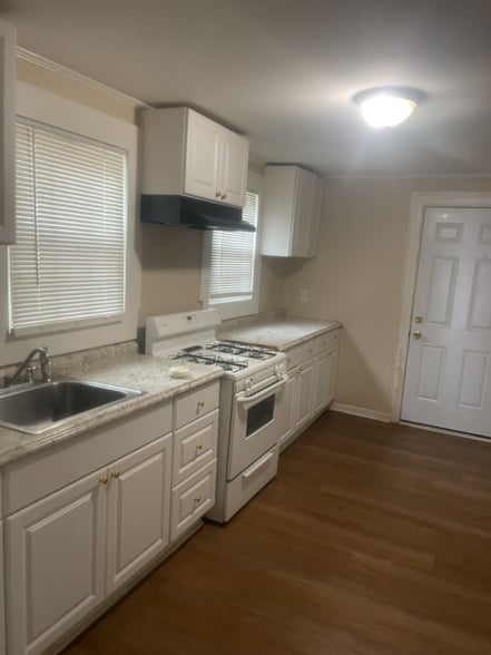 Primary Photo - 306 E Green St