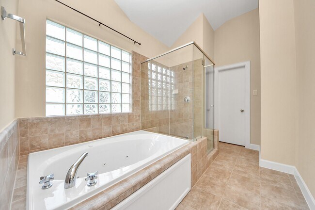 Building Photo - 3703 Main Plaza Dr