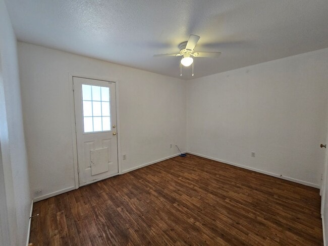 Building Photo - 607 Avenue G