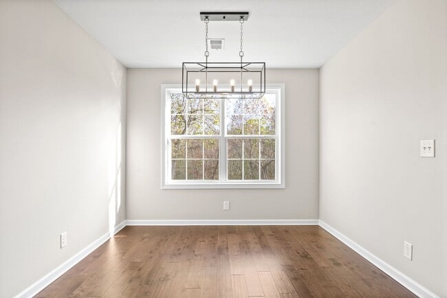 Building Photo - Pet Friendly Three Bedroom!