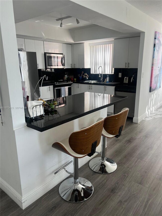 Building Photo - 1351 NE Miami Gardens Dr